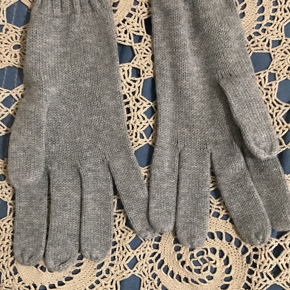 IMAN Embellished Gloves - Picture 6 of 6